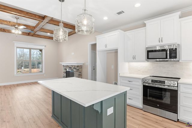 216 Golden Chestnut Bend, Bonaire, GA 31005