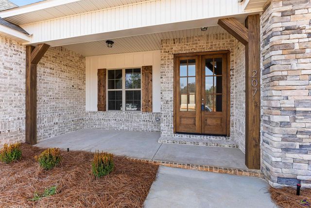 216 Golden Chestnut Bend, Bonaire, GA 31005