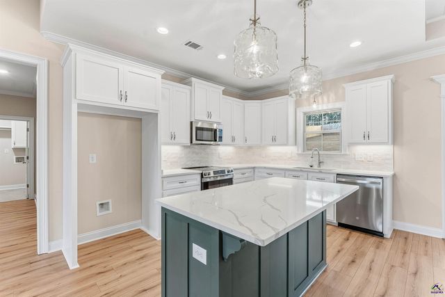 216 Golden Chestnut Bend, Bonaire, GA 31005