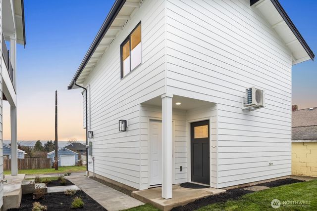 3209 E J Street, Tacoma, WA 98404