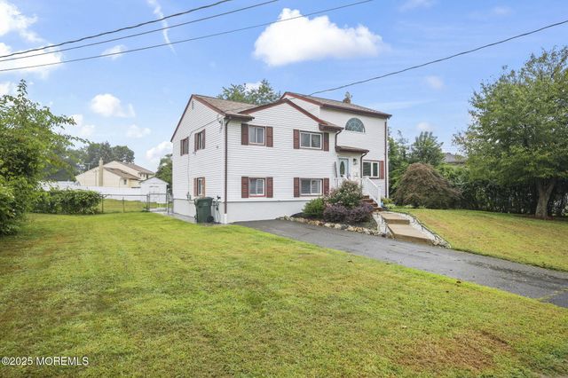 4 Schaeffer Lane, Freehold, NJ 07728