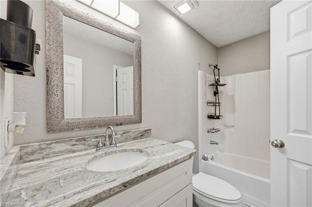 72 Ireland ST, Hampton, VA 23663