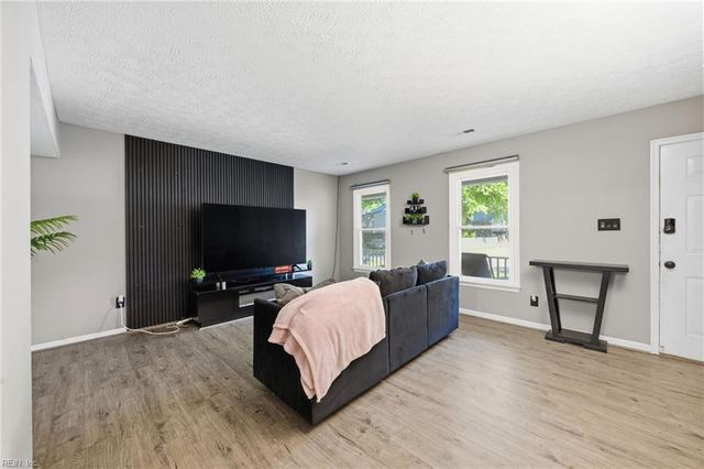 72 Ireland ST, Hampton, VA 23663