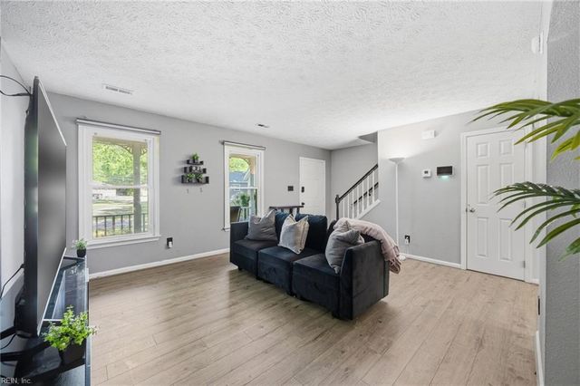72 Ireland ST, Hampton, VA 23663