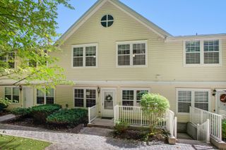 633 Danbury Road 25, Ridgefield, CT 06877