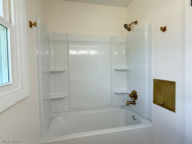 5193 Pinecrest, Austintown, OH 44515