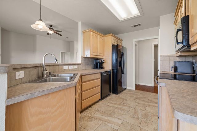 200 Flower Meadows Drive, Waxahachie, TX 75165