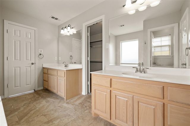 200 Flower Meadows Drive, Waxahachie, TX 75165