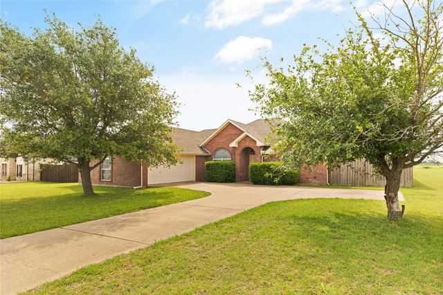 200 Flower Meadows Drive, Waxahachie, TX 75165