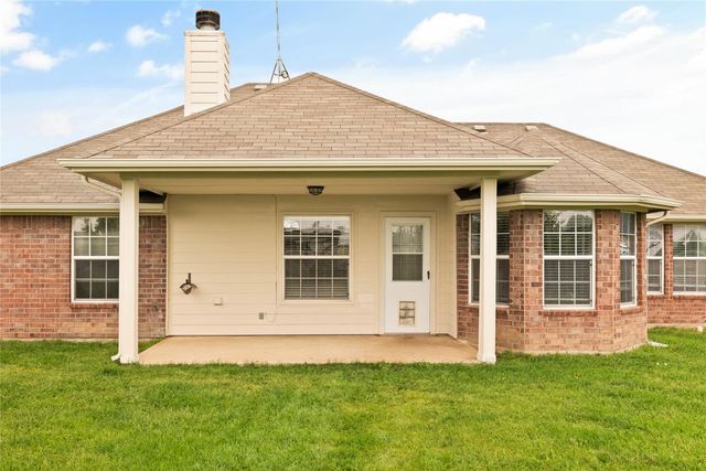 200 Flower Meadows Drive, Waxahachie, TX 75165