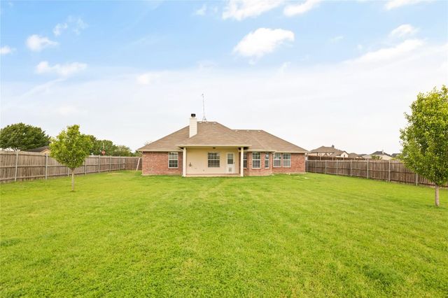 200 Flower Meadows Drive, Waxahachie, TX 75165