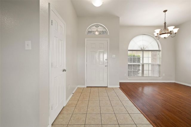 200 Flower Meadows Drive, Waxahachie, TX 75165