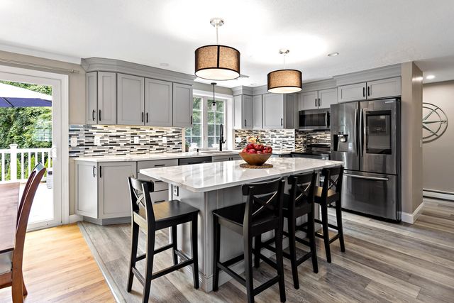 65 Kings Row Drive, East Dennis, MA 02641