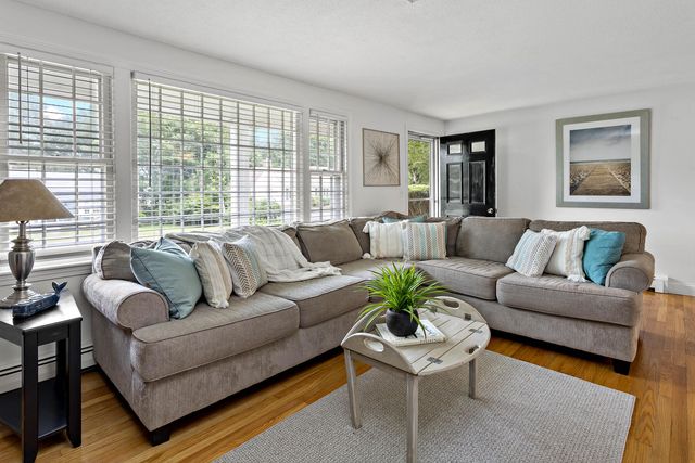 65 Kings Row Drive, East Dennis, MA 02641