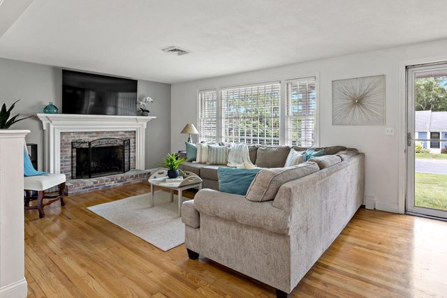 65 Kings Row Drive, East Dennis, MA 02641