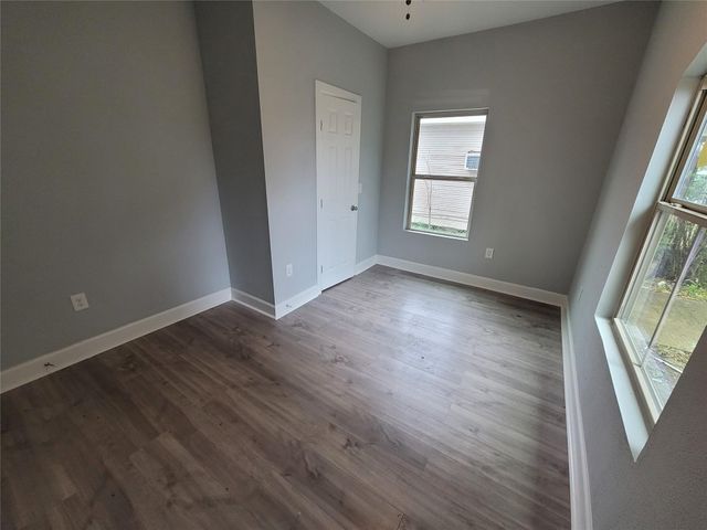 7033 Avenue E, Houston, TX 77011