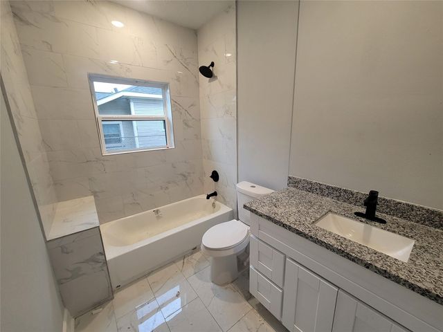 7033 Avenue E, Houston, TX 77011