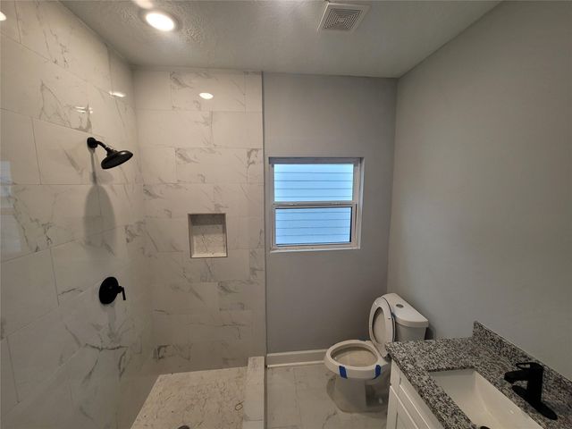 7033 Avenue E, Houston, TX 77011