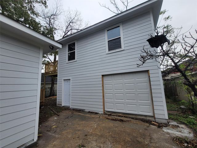 7033 Avenue E, Houston, TX 77011