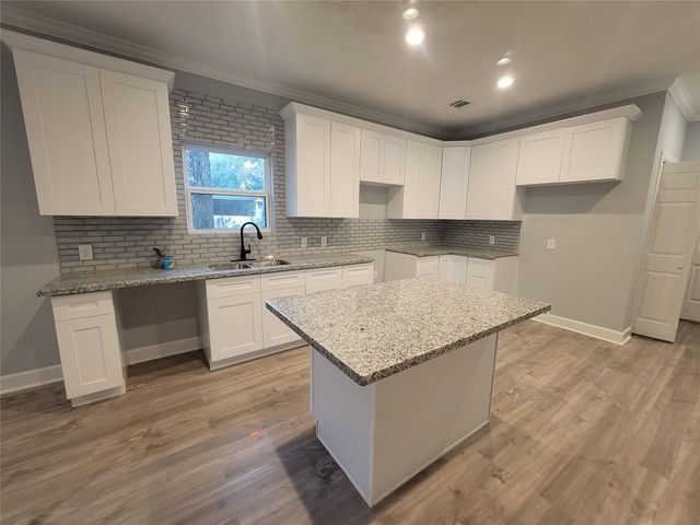 7033 Avenue E, Houston, TX 77011