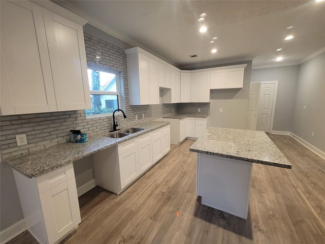 7033 Avenue E, Houston, TX 77011