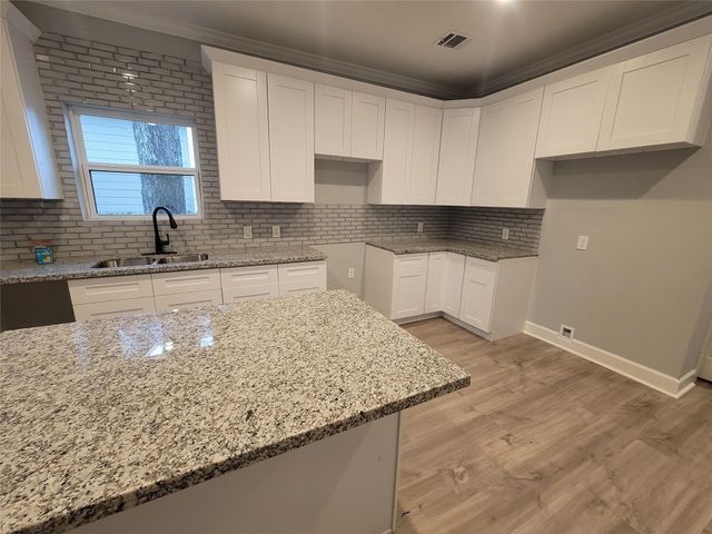 7033 Avenue E, Houston, TX 77011