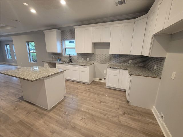 7033 Avenue E, Houston, TX 77011