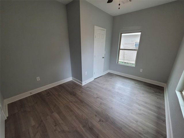 7033 Avenue E, Houston, TX 77011