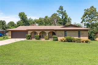 907 N 9th Street, Van Buren, AR 72956