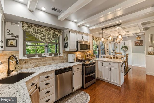 6 HEMLOCK CT, Blackwood, NJ 08012