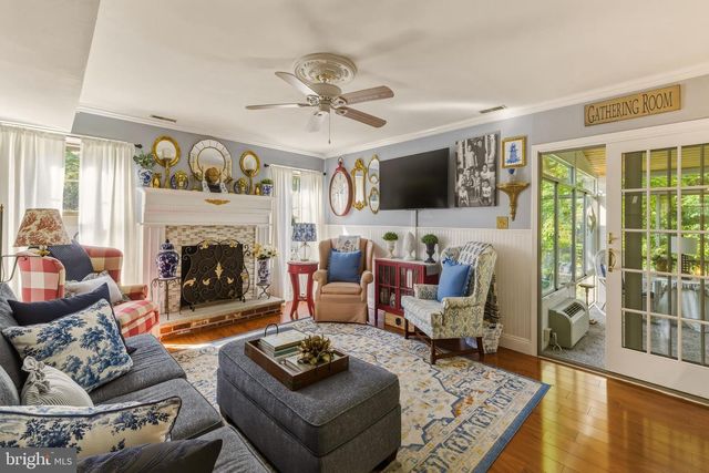 6 HEMLOCK CT, Blackwood, NJ 08012