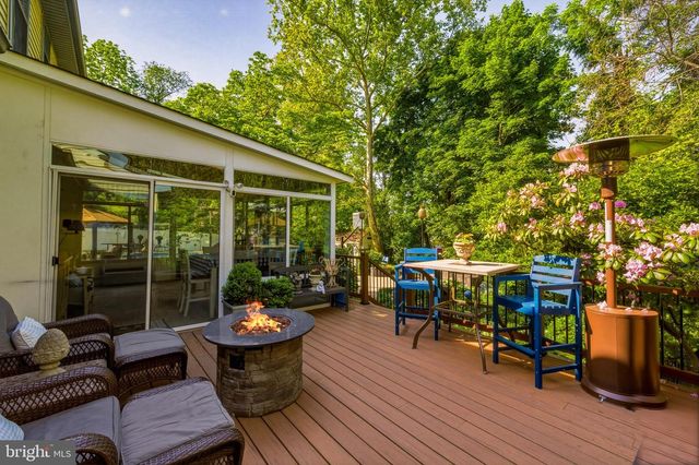 6 HEMLOCK CT, Blackwood, NJ 08012