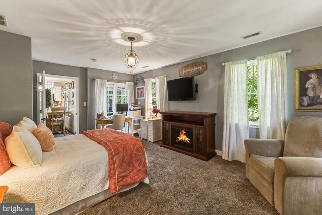 6 HEMLOCK CT, Blackwood, NJ 08012