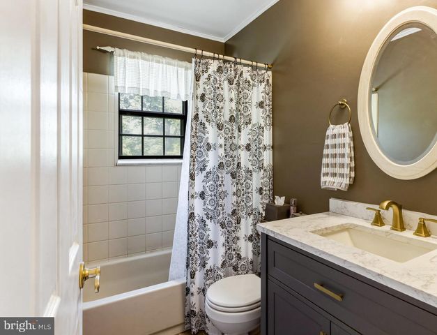 6 HEMLOCK CT, Blackwood, NJ 08012