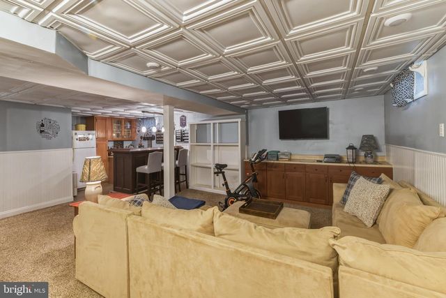 6 HEMLOCK CT, Blackwood, NJ 08012