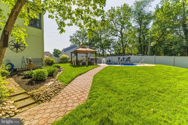 6 HEMLOCK CT, Blackwood, NJ 08012