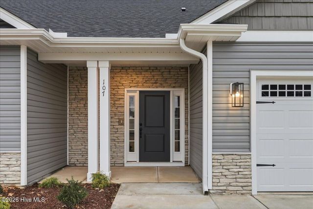 107 Manchester Court, La Grange, NC 28551