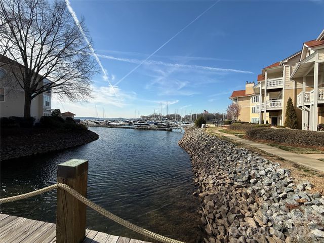 18009 Kings Point Drive M, Cornelius, NC 28031