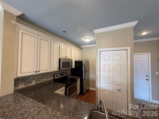 18009 Kings Point Drive M, Cornelius, NC 28031