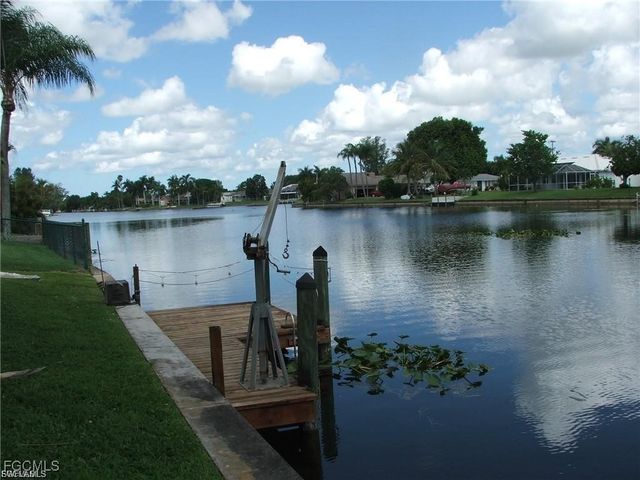 613 SE 21st ST, Cape Coral, FL 33990