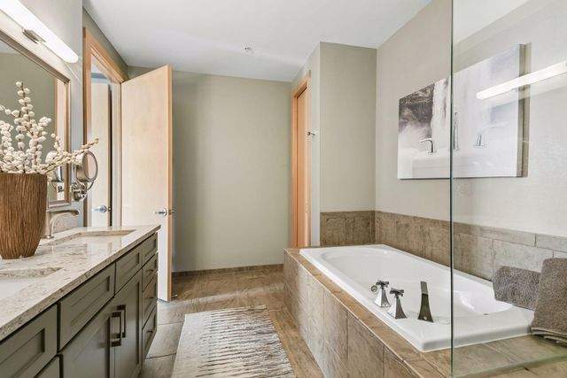 100 2nd Street NE A620, Minneapolis, MN 55413