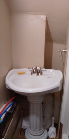 176 Gordon St, Edgewood, PA 15218