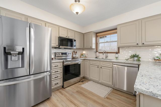 8910 E Creed St, Wichita, KS 67210