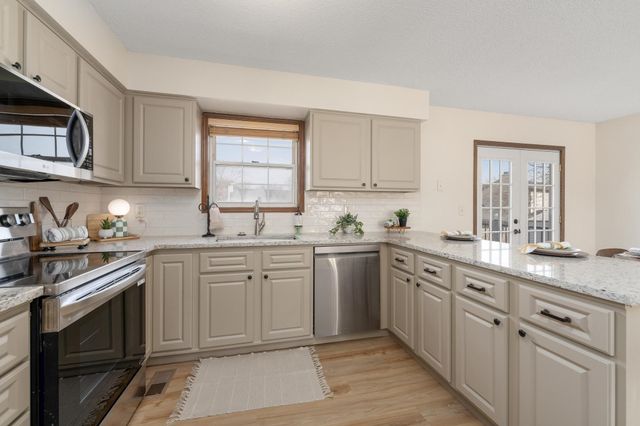 8910 E Creed St, Wichita, KS 67210