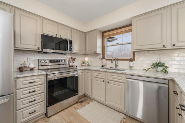 8910 E Creed St, Wichita, KS 67210