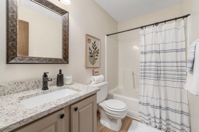 8910 E Creed St, Wichita, KS 67210