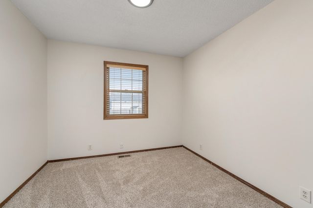 8910 E Creed St, Wichita, KS 67210