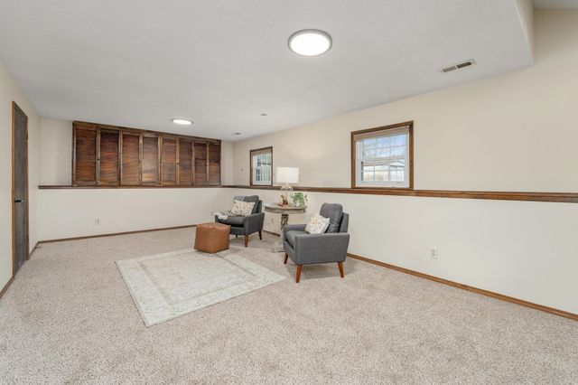 8910 E Creed St, Wichita, KS 67210