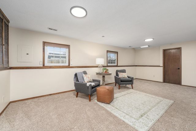 8910 E Creed St, Wichita, KS 67210