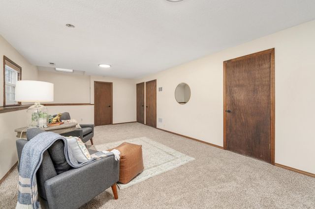 8910 E Creed St, Wichita, KS 67210